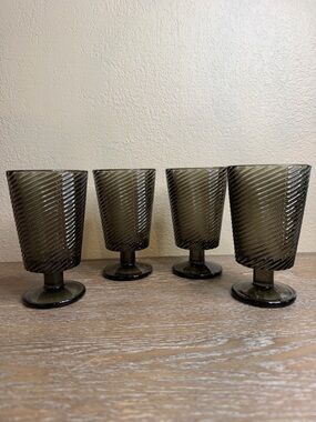 8.1 fl oz Swirl Restful Wine Glass Green - Threshold set of 4